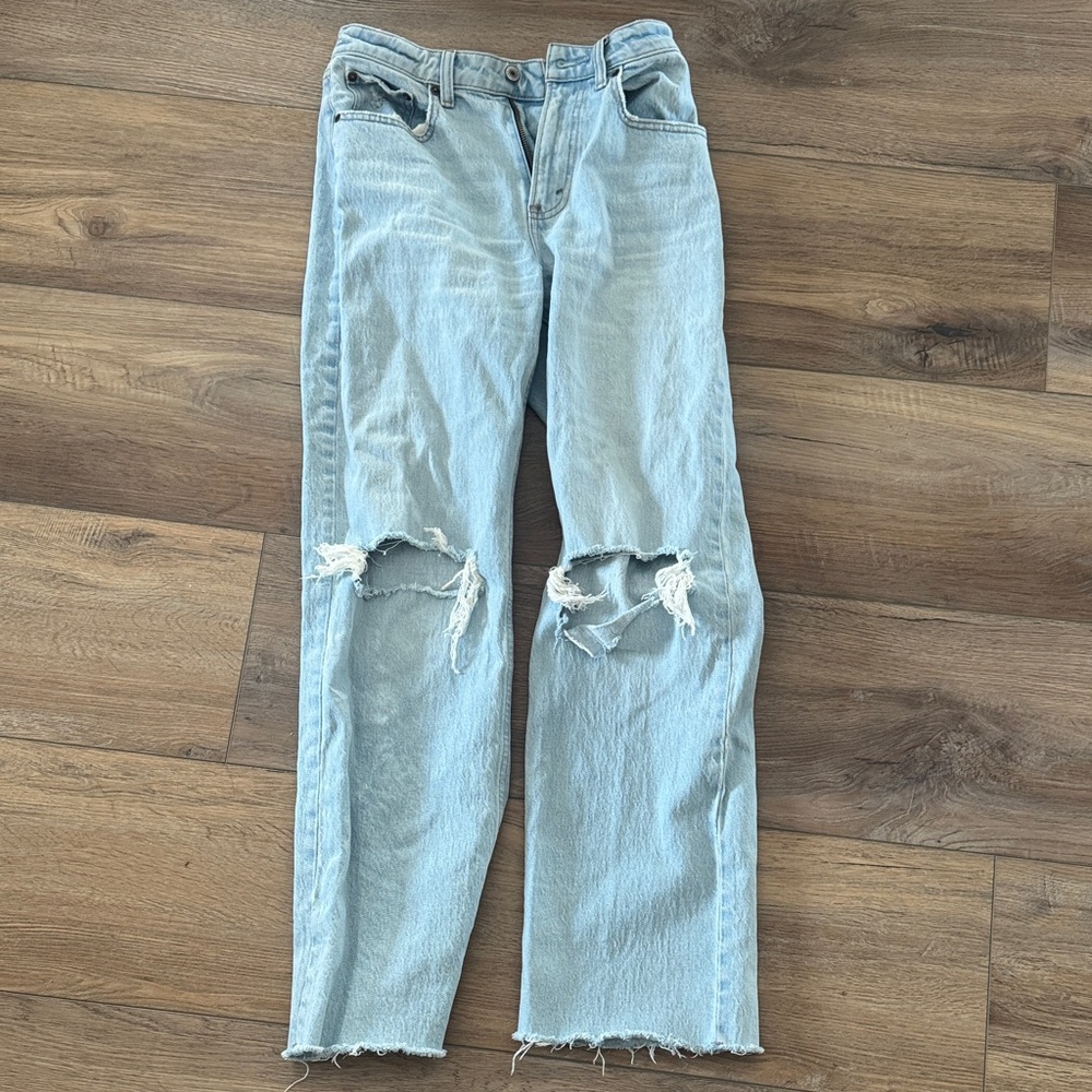 Abercrombie Curve Love 90’s Relaxed High Rise Light Blue Distressed Women Jeans